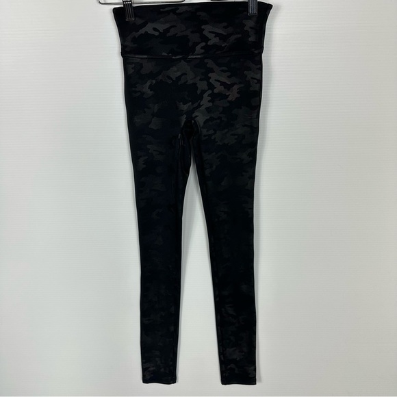 Spanx Faux Leather Camo Leggings Size XS - Picture 4 of 14